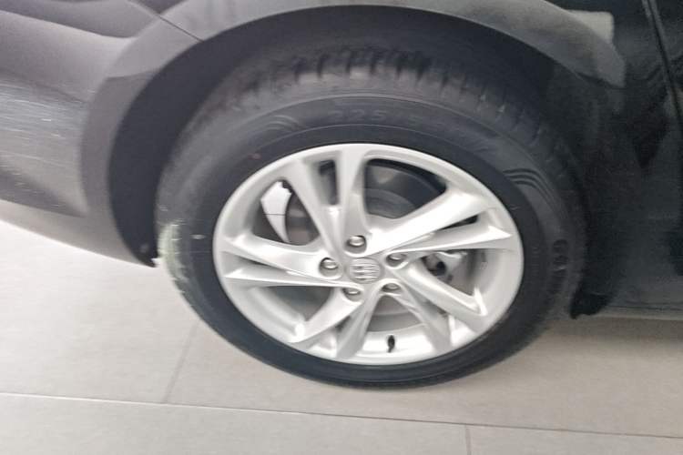 Used Buick Regal 2024 25T Deluxe Edition Right Rear Wheel Hub