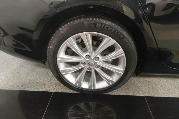Used Buick Regal 2024 28T Luxury Edition Right Rear Wheel Hub