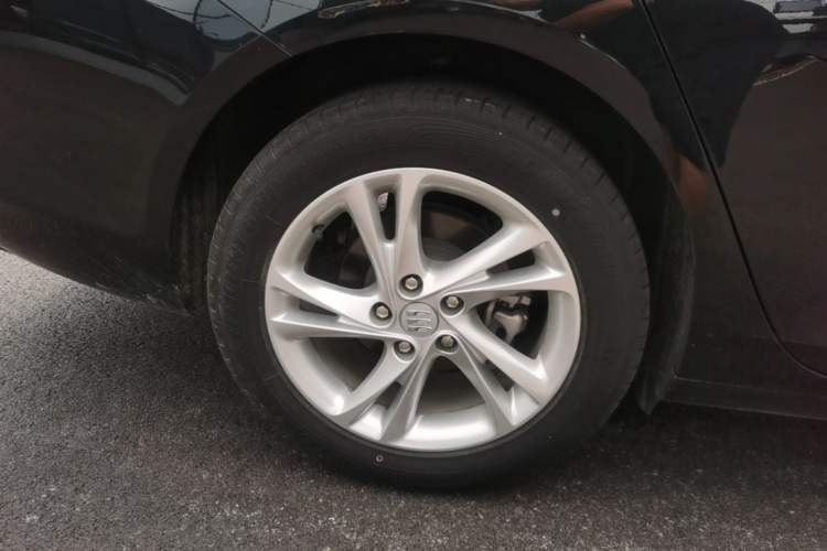 Used Buick Regal 2024 25T Deluxe Edition Right Rear Wheel Hub