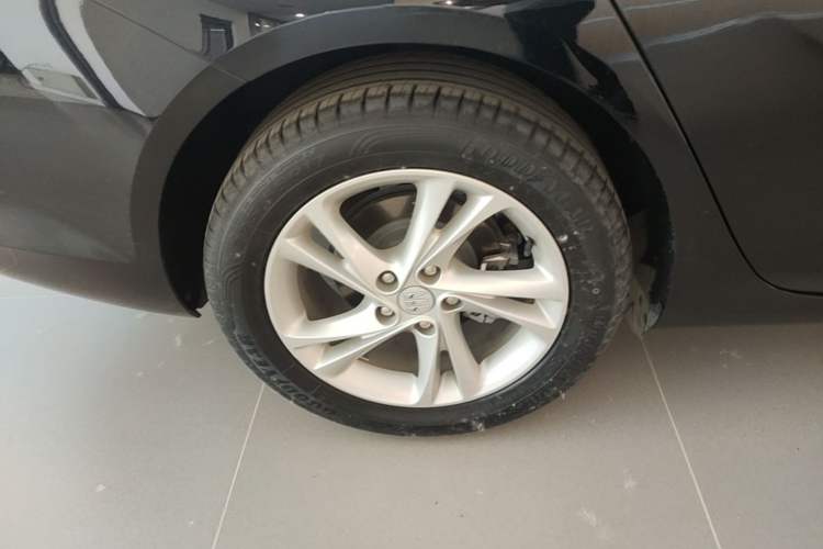 Used Buick Regal 2024 25T Deluxe Edition Right Rear Wheel Hub