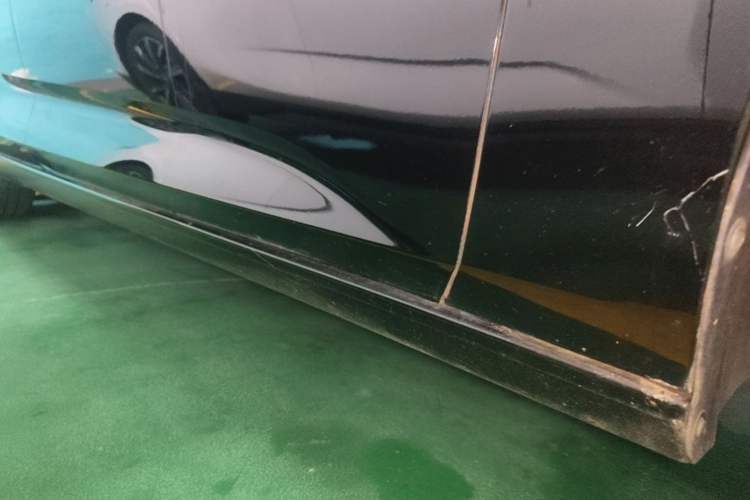Used Buick Regal 2024 25T Deluxe Edition Right Side Sill