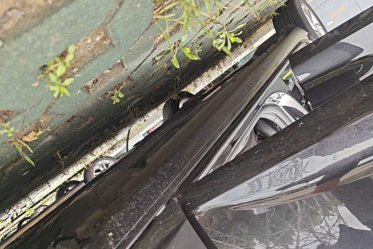 Used Buick Regal 2024 25T Deluxe Edition Right Side Sill