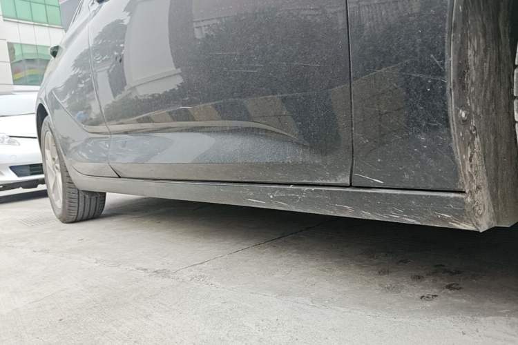 Used Buick Regal 2024 25T Deluxe Edition Right Side Sill