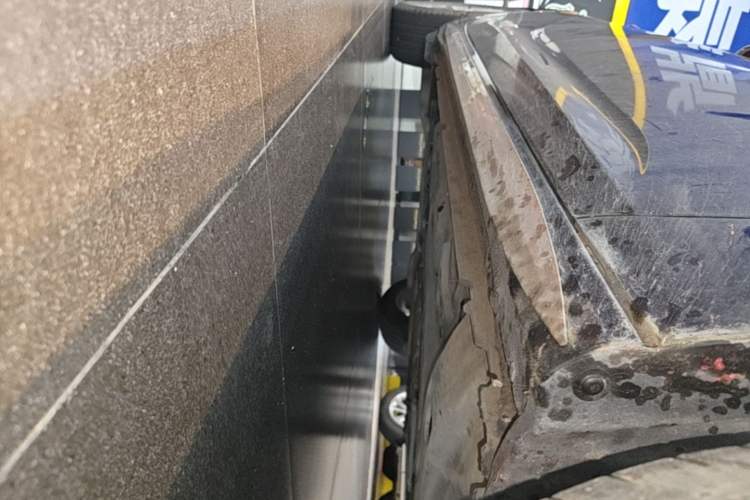 Used Buick Regal 2024 25T Deluxe Edition Right Side Sill