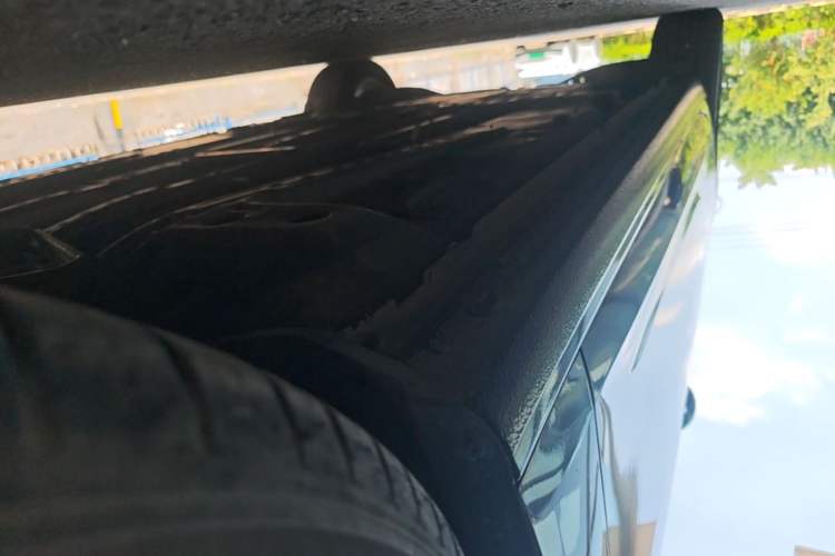 Used Buick Regal 2024 25T Deluxe Edition Right Side Sill