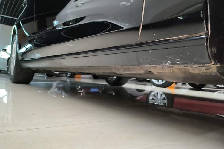 Used Buick Regal 2024 25T Deluxe Edition Right Side Sill