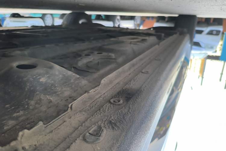 Used Buick Regal 2024 25T Deluxe Edition Right Side Sill