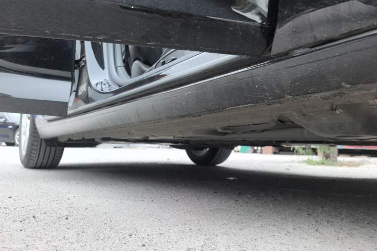 Used Buick Regal 2024 25T Deluxe Edition Right Side Sill