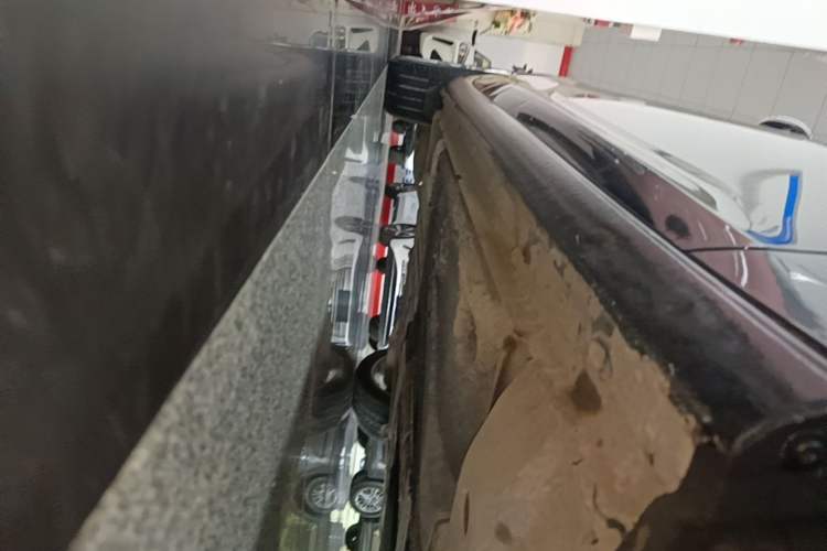 Used Buick Regal 2024 28T Luxury Edition Right Side Sill