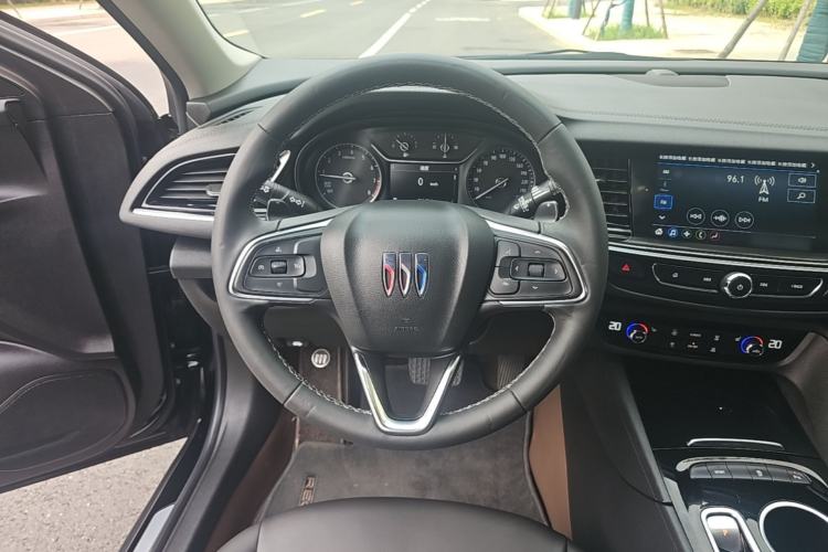 Used Buick Regal 2024 25T Deluxe Edition Steering Wheel