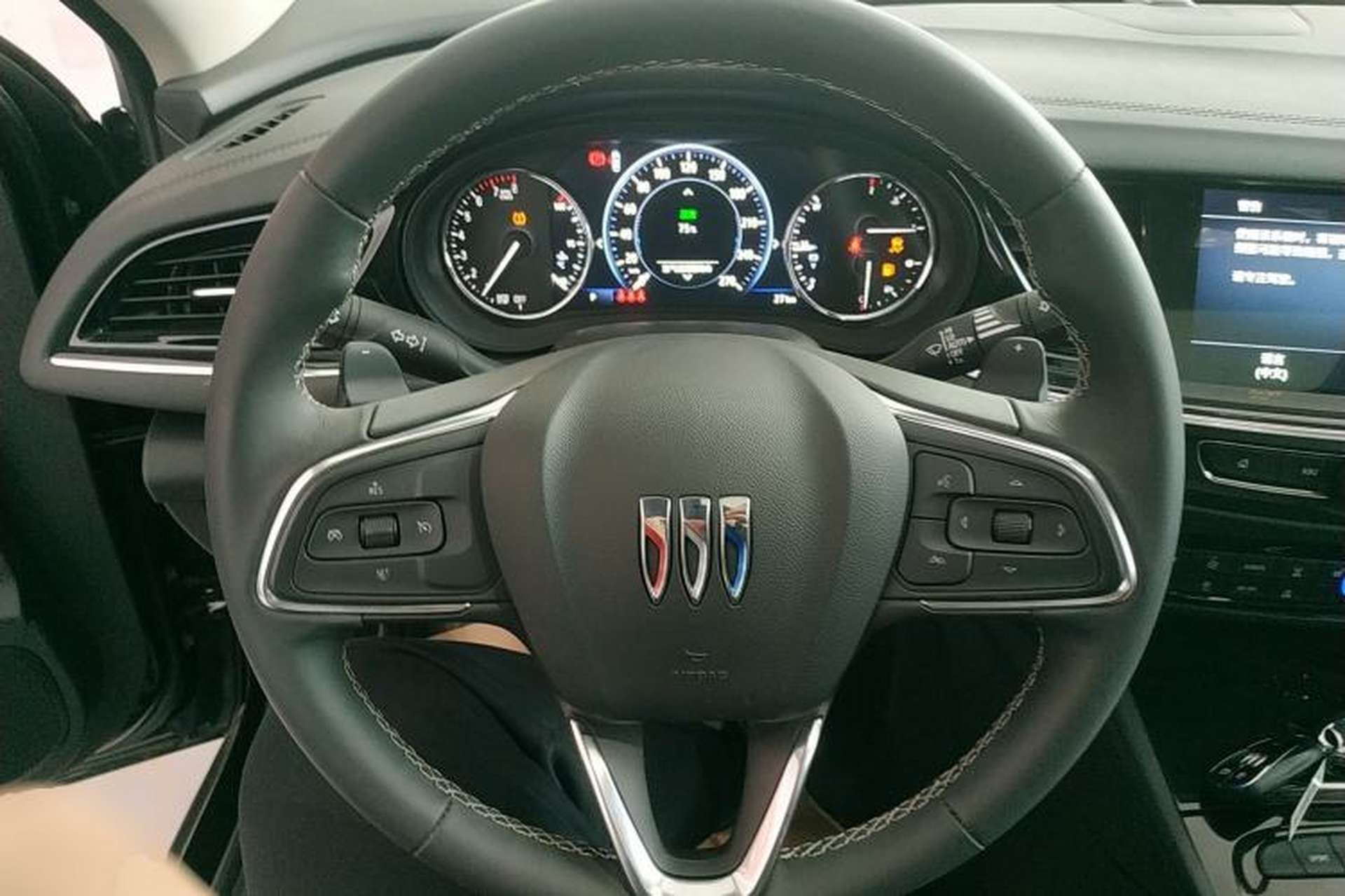 Used Buick Regal 2024 28T Luxury Edition Steering Wheel