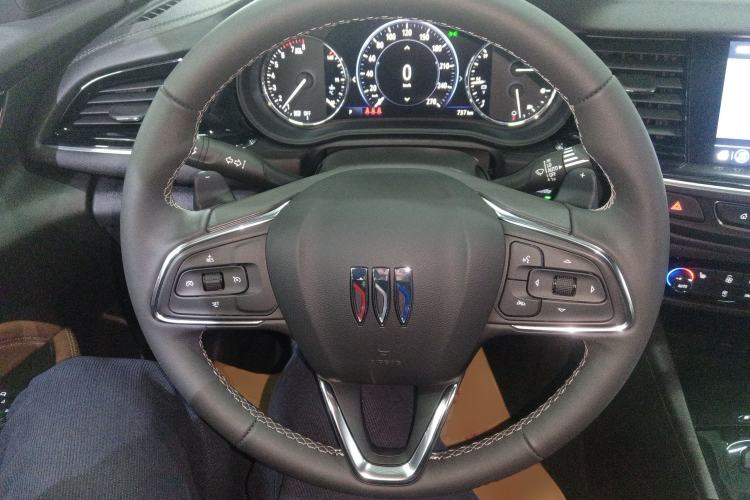 Used Buick Regal 2024 28T Luxury Edition Steering Wheel