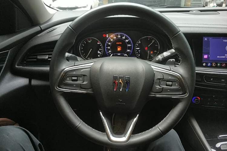 Used Buick Regal 2024 28T Luxury Edition Steering Wheel
