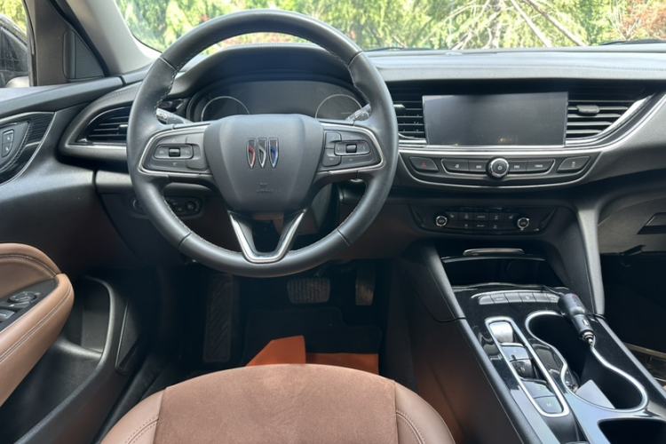 Used Buick Regal 2024 28T Luxury Edition Steering Wheel