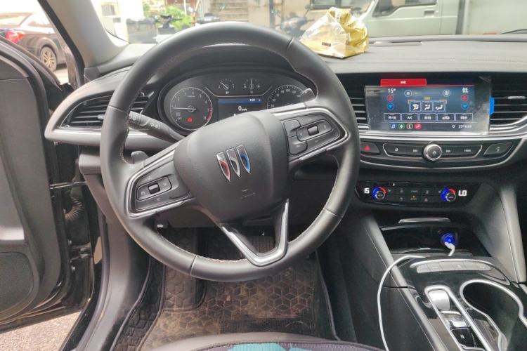 Used Buick Regal 2024 25T Deluxe Edition Steering Wheel