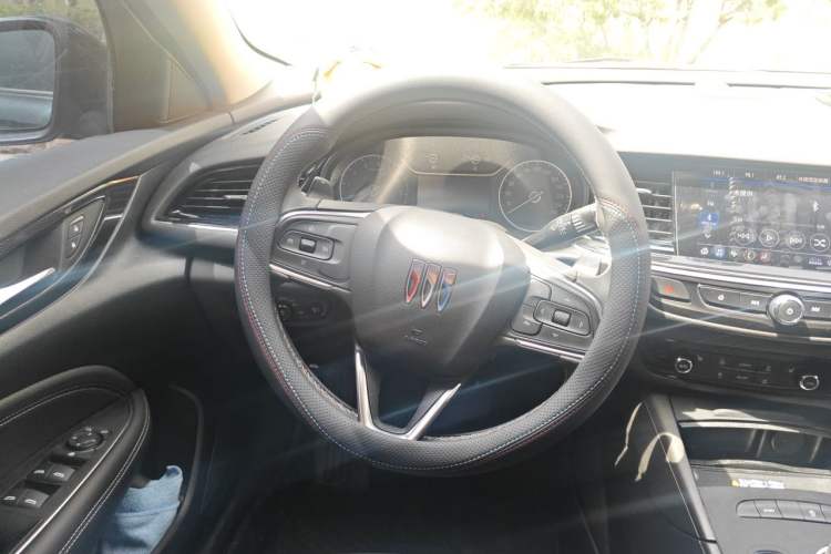 Used Buick Regal 2024 25T Deluxe Edition Steering Wheel