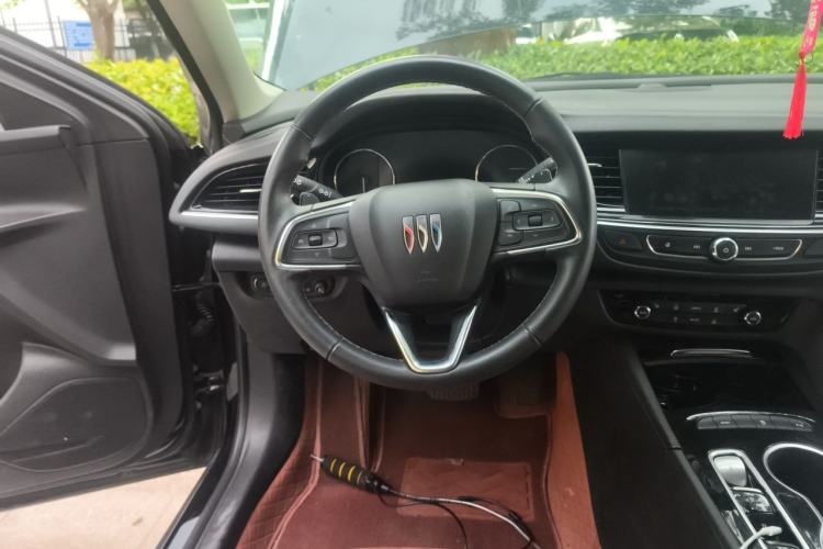 Used Buick Regal 2024 28T Luxury Edition Steering Wheel