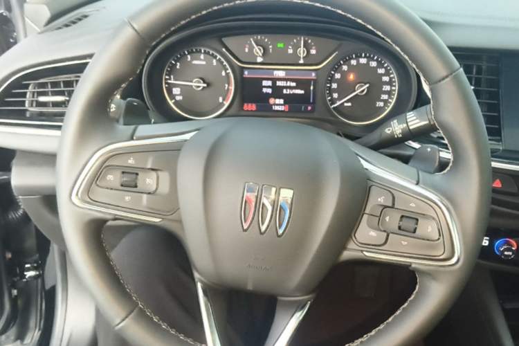 Used Buick Regal 2024 25T Deluxe Edition Steering Wheel
