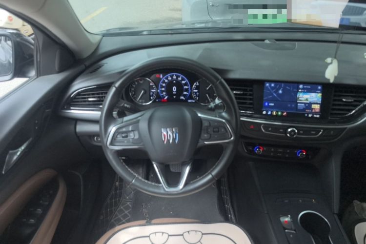 Used Buick Regal 2024 28T Luxury Edition Steering Wheel