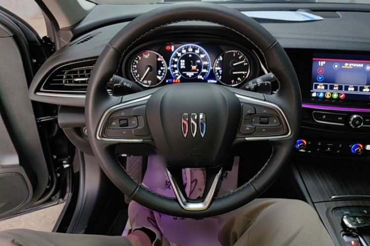 Used Buick Regal 2024 28T Luxury Edition Steering Wheel