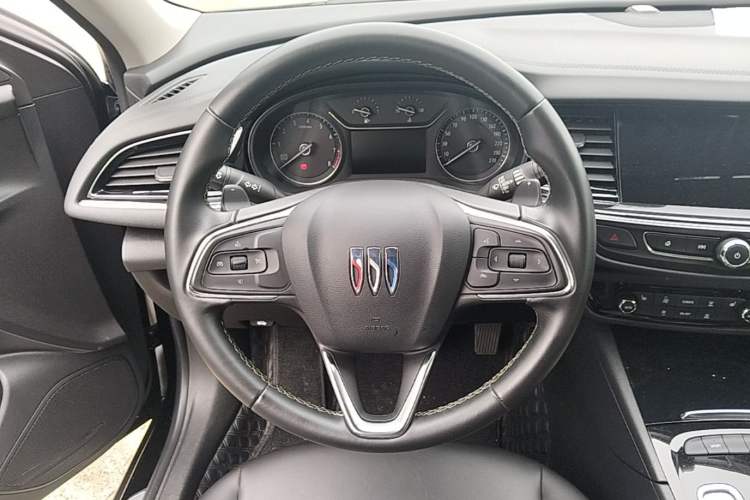 Used Buick Regal 2024 25T Deluxe Edition Steering Wheel