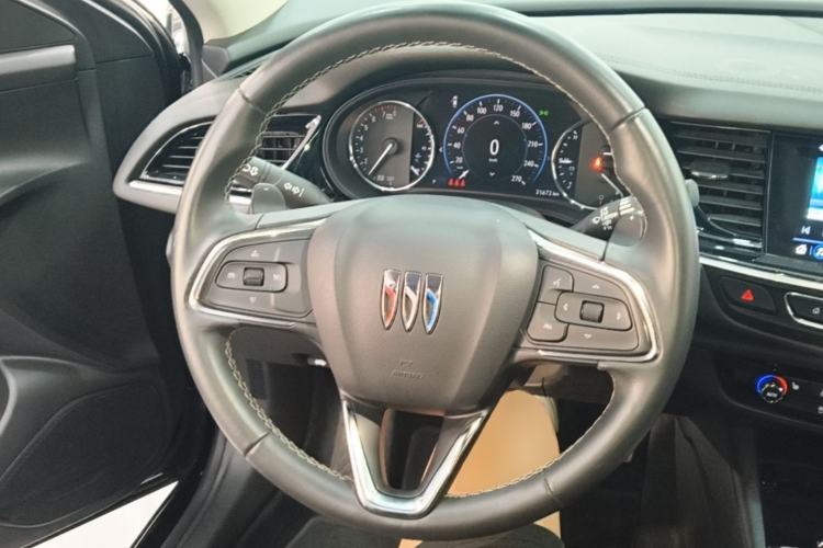Used Buick Regal 2024 28T Luxury Edition Steering Wheel