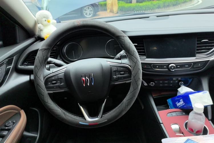 Used Buick Regal 2024 28T Luxury Edition Steering Wheel