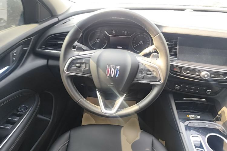 Used Buick Regal 2024 25T Deluxe Edition Steering Wheel