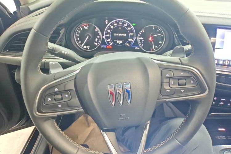 Used Buick Regal 2024 28T Luxury Edition Steering Wheel