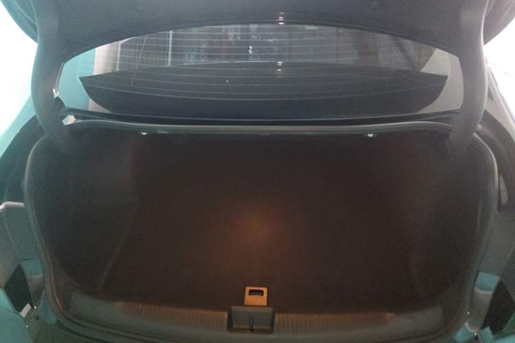 Used Buick Regal 2024 25T Deluxe Edition Trunk