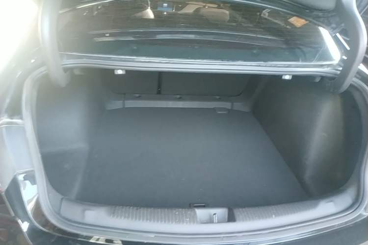 Used Buick Regal 2024 25T Deluxe Edition Trunk