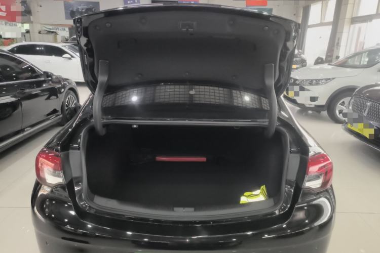Used Buick Regal 2024 25T Deluxe Edition Trunk