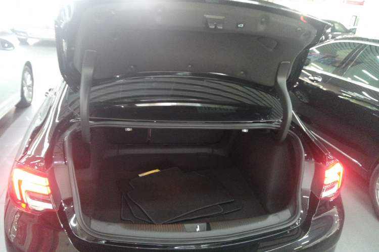 Used Buick Regal 2024 28T Luxury Edition Trunk