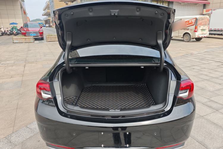 Used Buick Regal 2024 25T Deluxe Edition Trunk