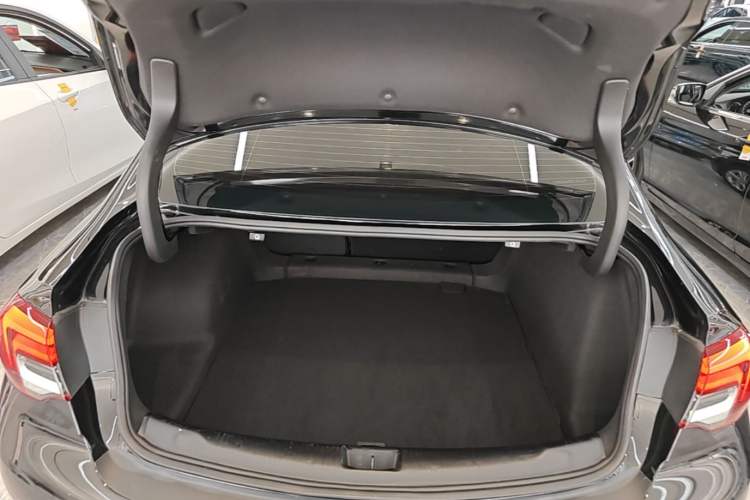 Used Buick Regal 2024 25T Deluxe Edition Trunk