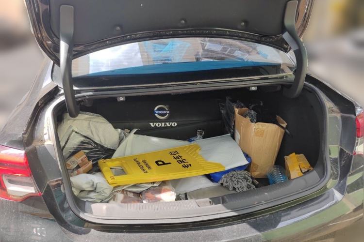 Used Buick Regal 2024 25T Deluxe Edition Trunk