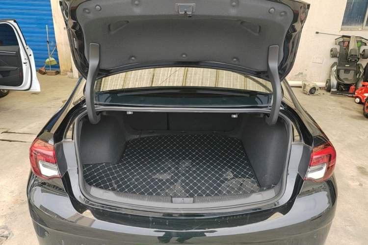 Used Buick Regal 2024 25T Deluxe Edition Trunk