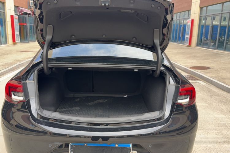 Used Buick Regal 2024 25T Deluxe Edition Trunk