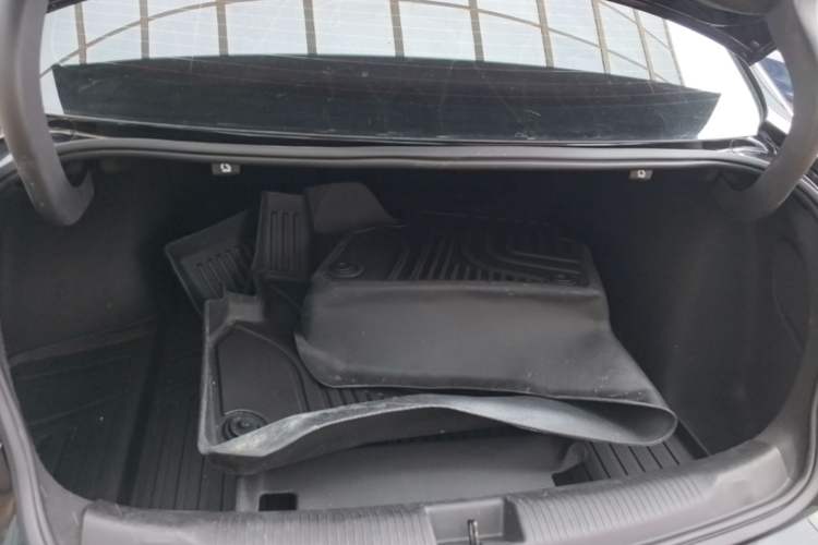Used Buick Regal 2024 25T Deluxe Edition Trunk
