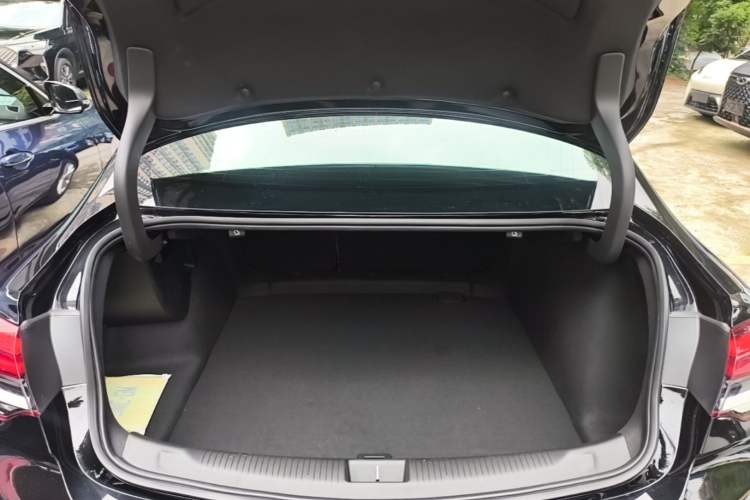 Used Buick Regal 2024 28T Luxury Edition Trunk