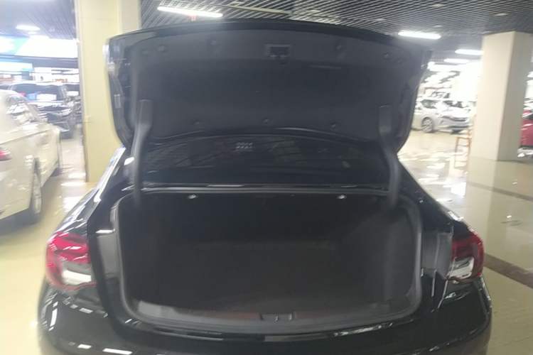 Used Buick Regal 2024 25T Deluxe Edition Trunk