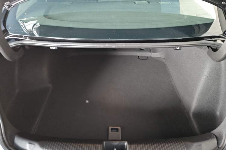 Used Buick Regal 2024 25T Deluxe Edition Trunk