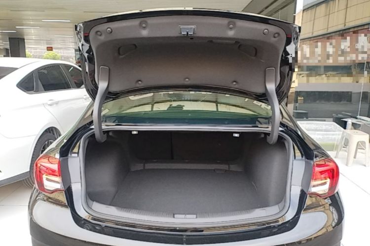 Used Buick Regal 2024 25T Deluxe Edition Trunk