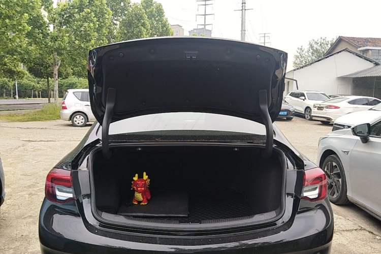 Used Buick Regal 2024 25T Deluxe Edition Trunk