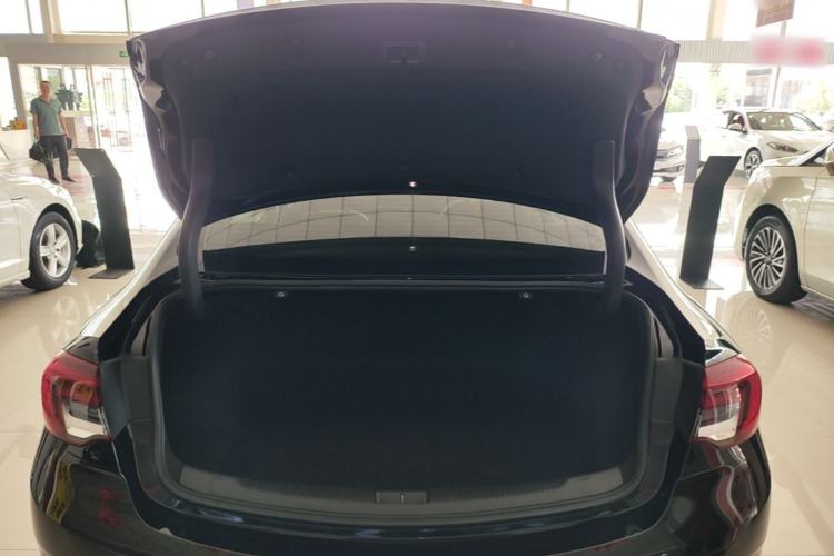 Used Buick Regal 2024 25T Deluxe Edition Trunk