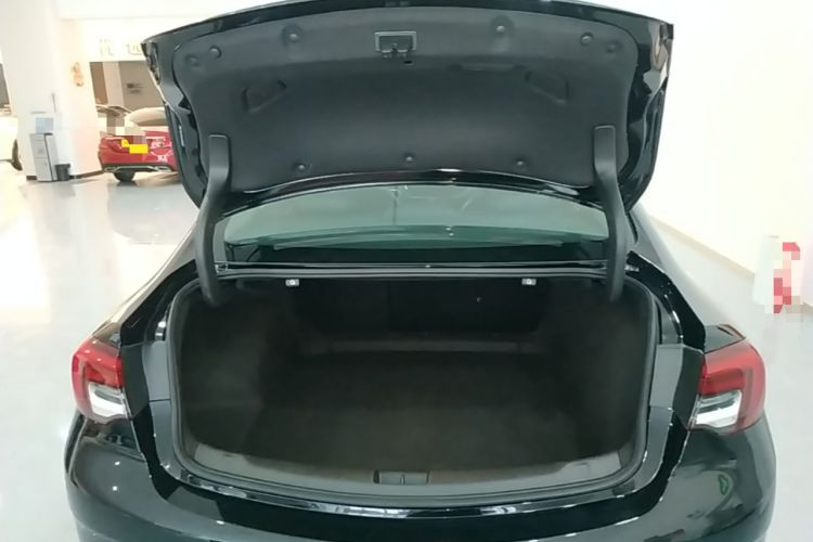 Used Buick Regal 2024 25T Deluxe Edition Trunk