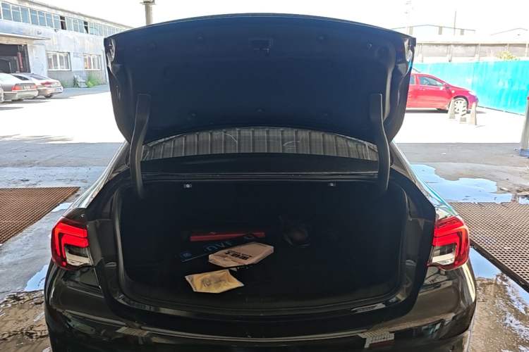 Used Buick Regal 2024 Revised 25T Ultra-Comfort Edition Trunk