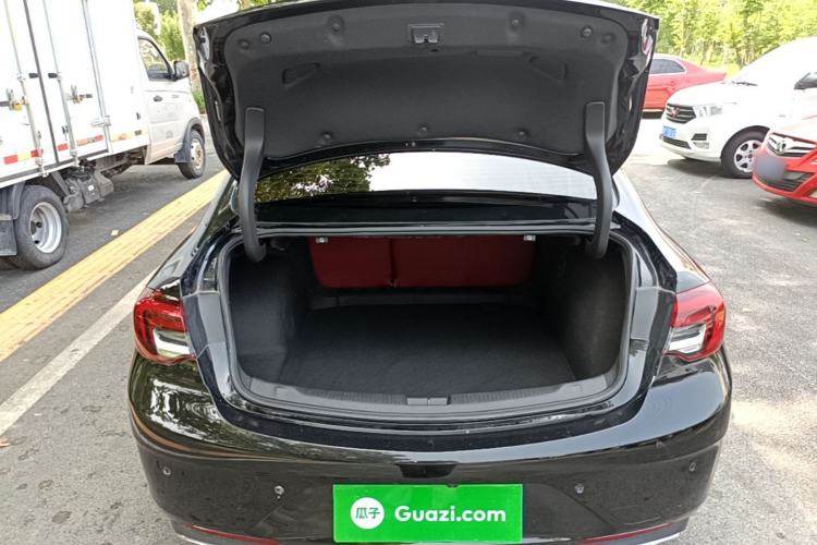 Used Buick Regal 2024 25T Deluxe Edition Trunk