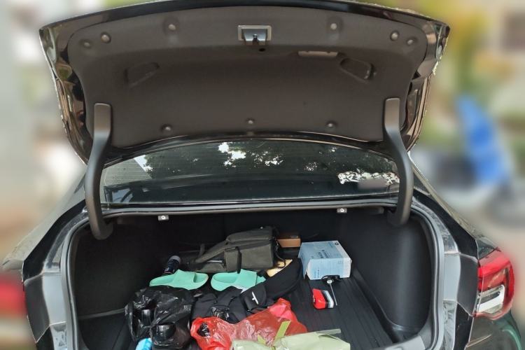 Used Buick Regal 2024 25T Deluxe Edition Trunk