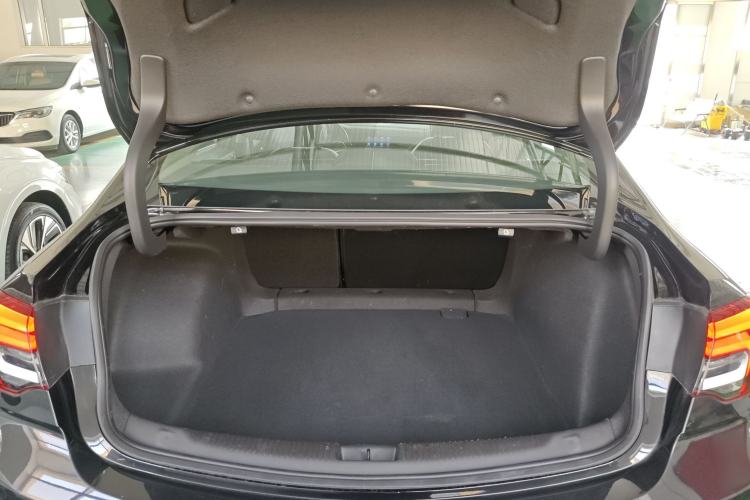 Used Buick Regal 2024 25T Deluxe Edition Trunk